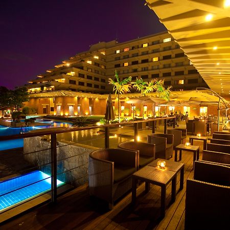 Cinnamon Lakeside Κολόμπο Εξωτερικό φωτογραφία The pool at the Taj Bengal
