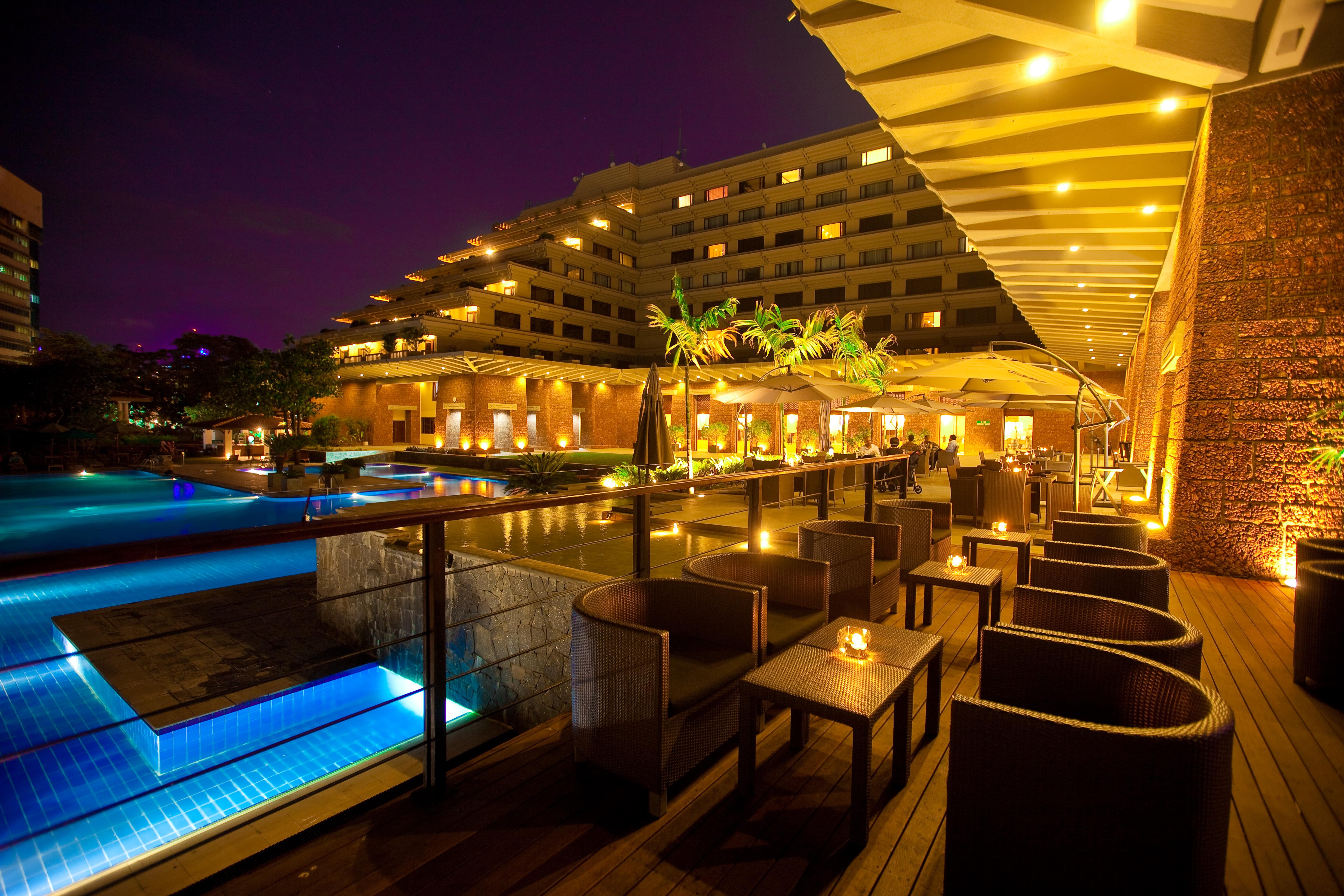 Cinnamon Lakeside Κολόμπο Εξωτερικό φωτογραφία The pool at the Taj Bengal