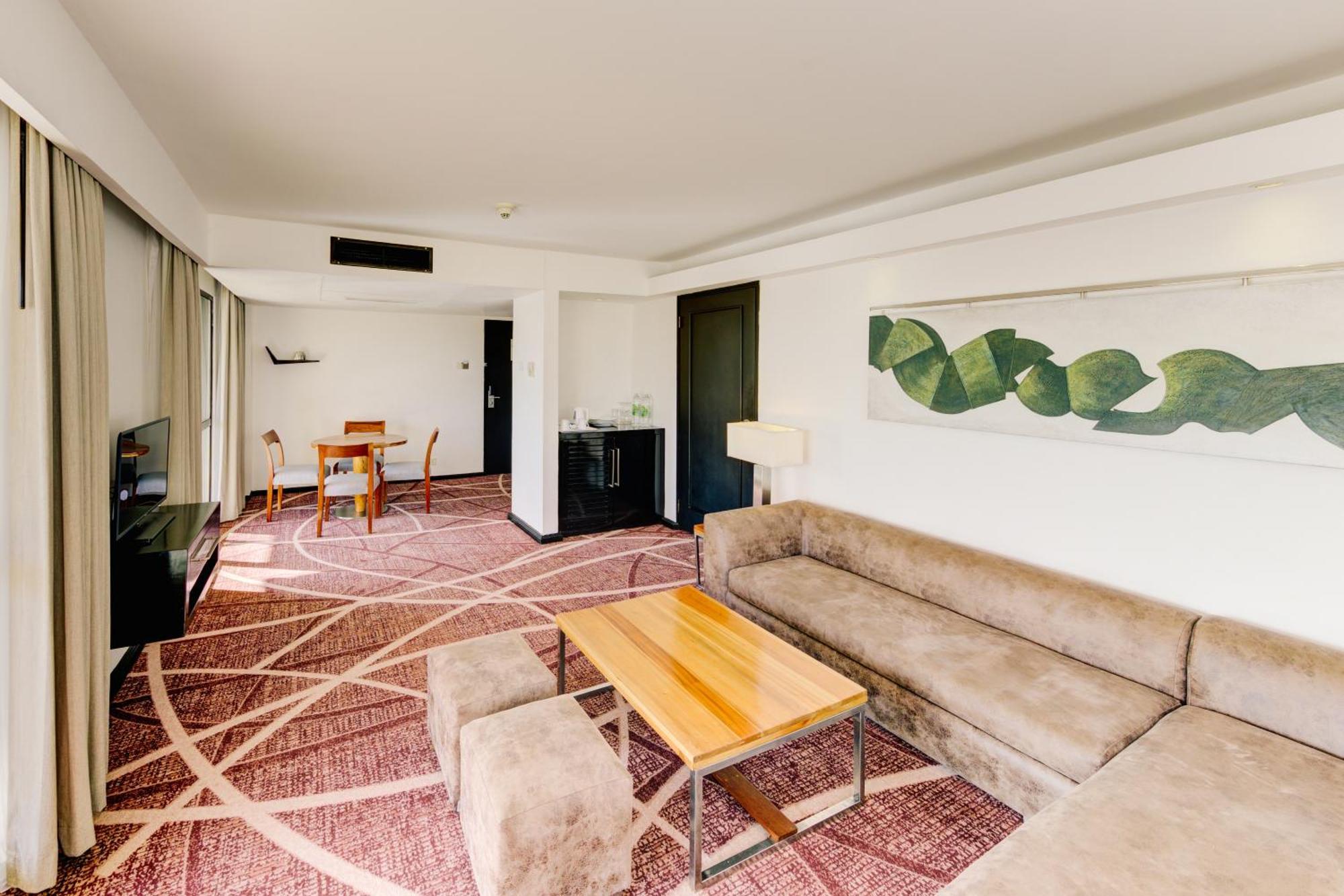 Cinnamon Lakeside Κολόμπο Εξωτερικό φωτογραφία A suite at the hotel