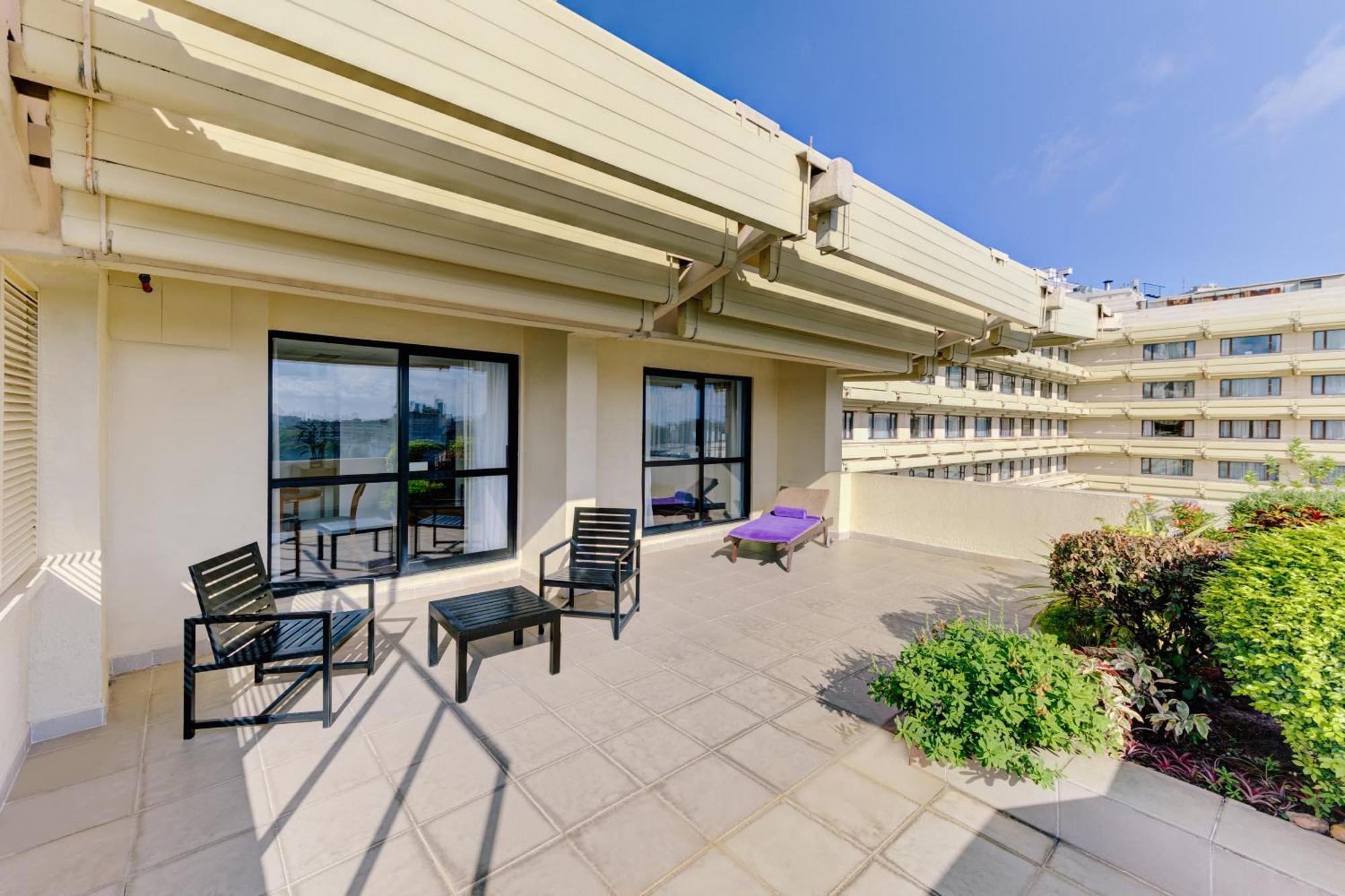 Cinnamon Lakeside Κολόμπο Εξωτερικό φωτογραφία The terrace of a suite at the Hilton San Francisco