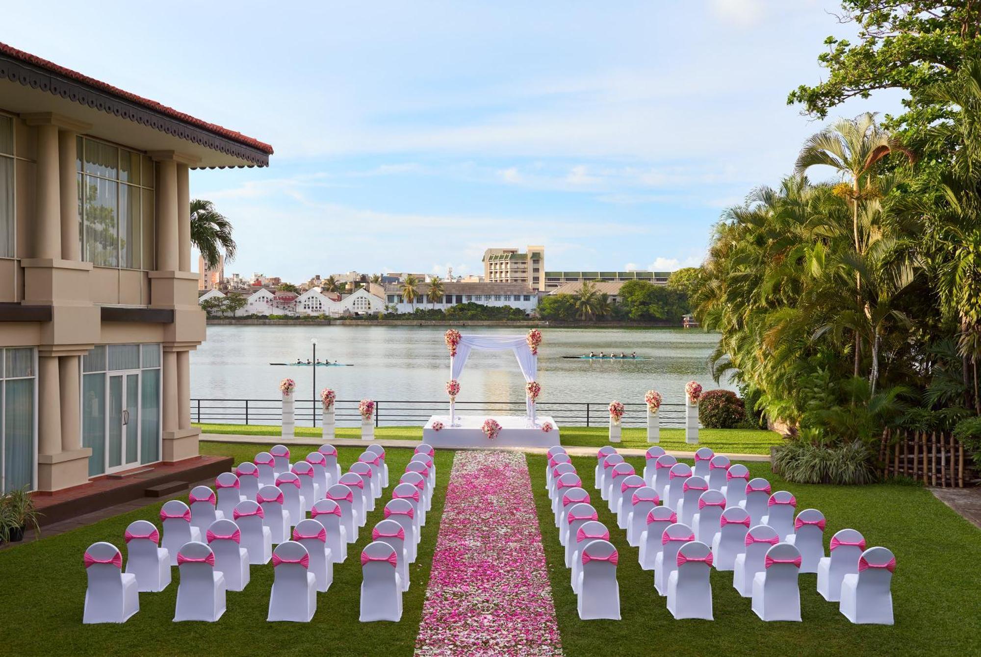 Cinnamon Lakeside Κολόμπο Εξωτερικό φωτογραφία The Riverfront Lawn