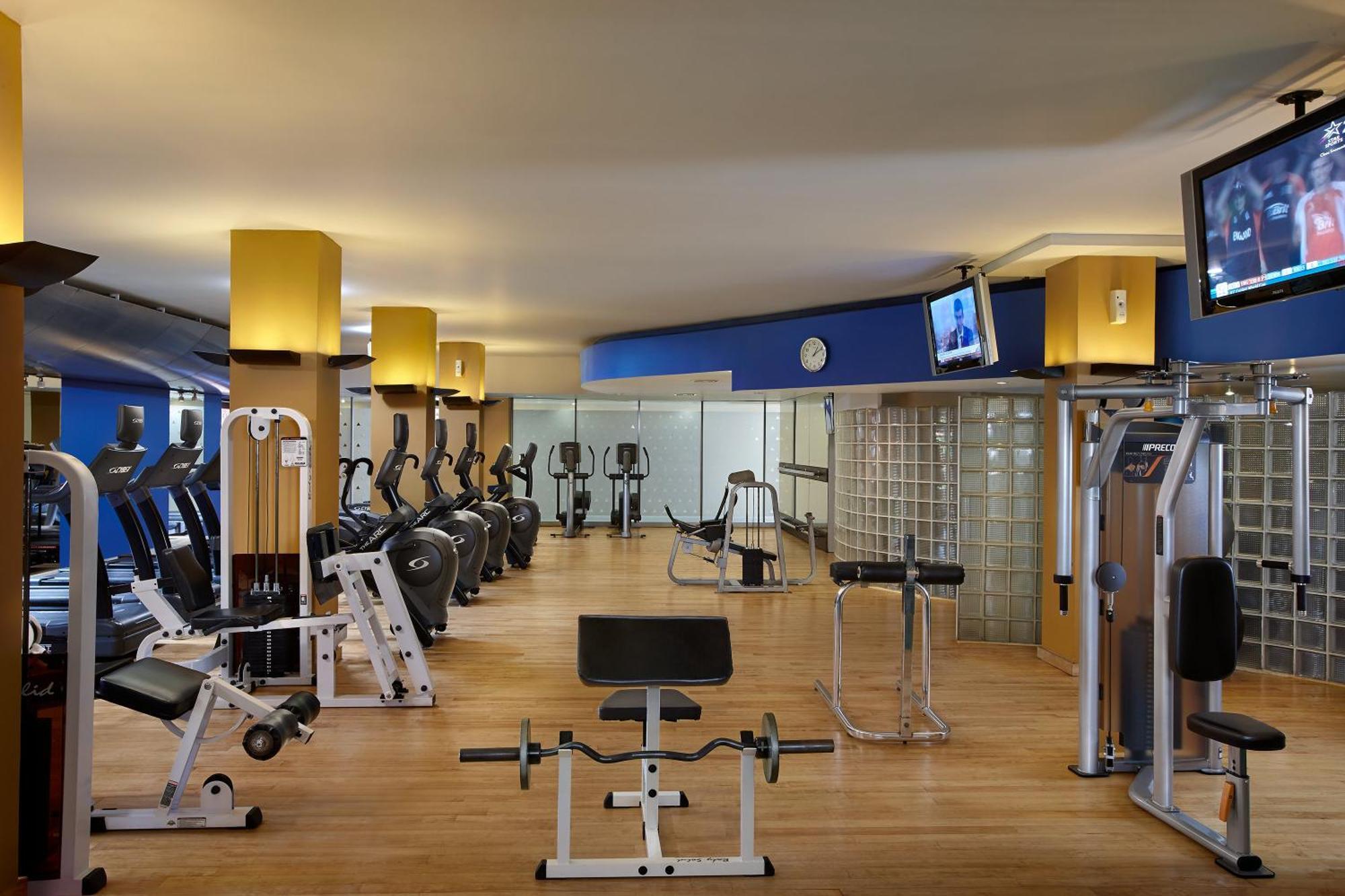 Cinnamon Lakeside Κολόμπο Εξωτερικό φωτογραφία The gym at the hotel