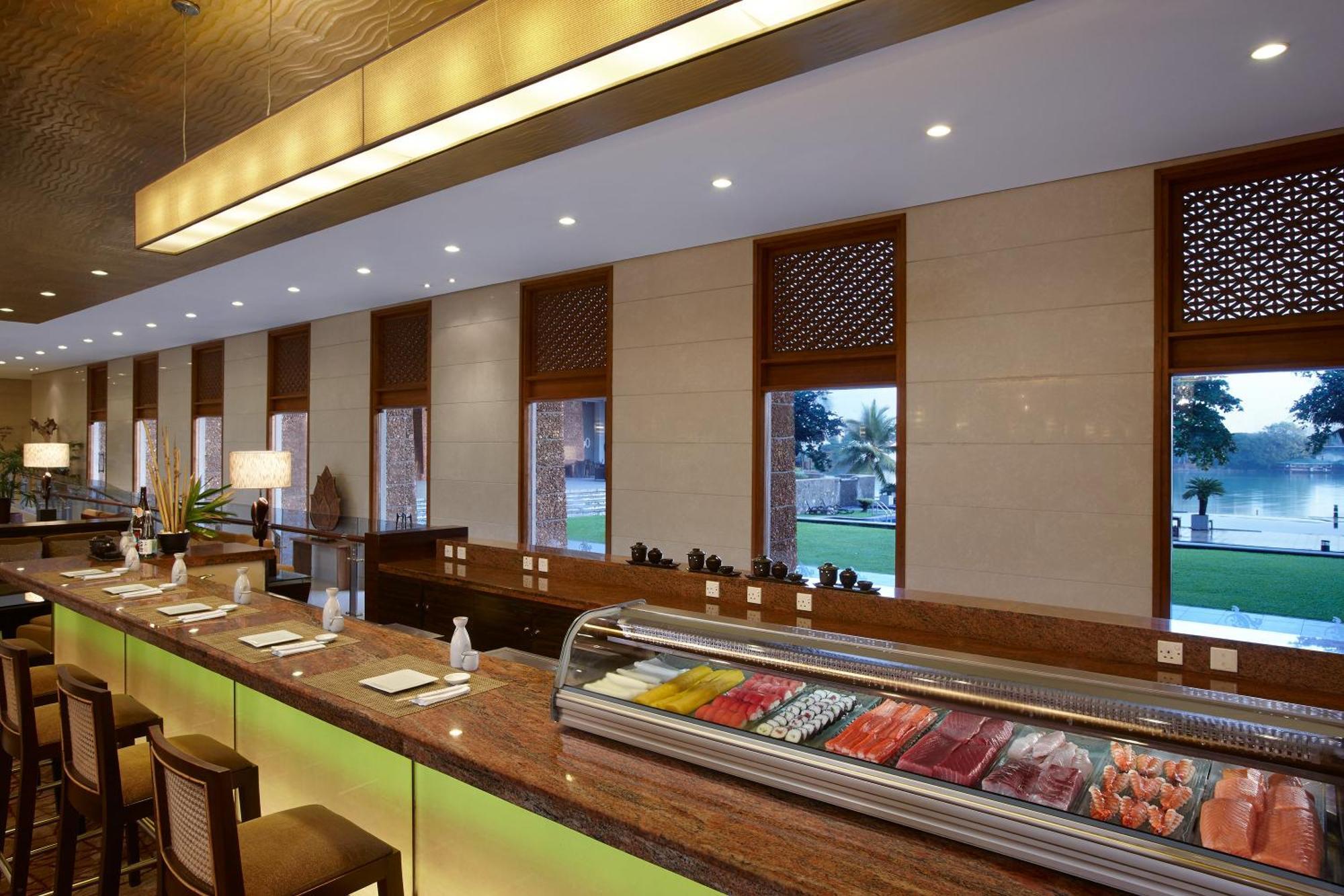 Cinnamon Lakeside Κολόμπο Εξωτερικό φωτογραφία Sushi bar at the Taj Bengal