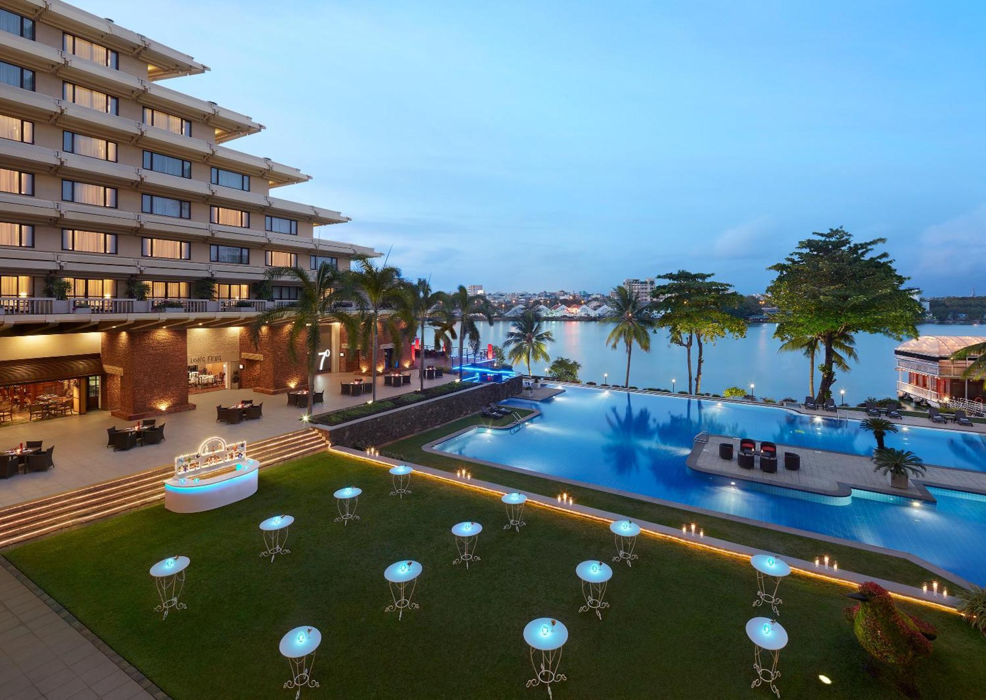Cinnamon Lakeside Κολόμπο Εξωτερικό φωτογραφία The pool at the Westin