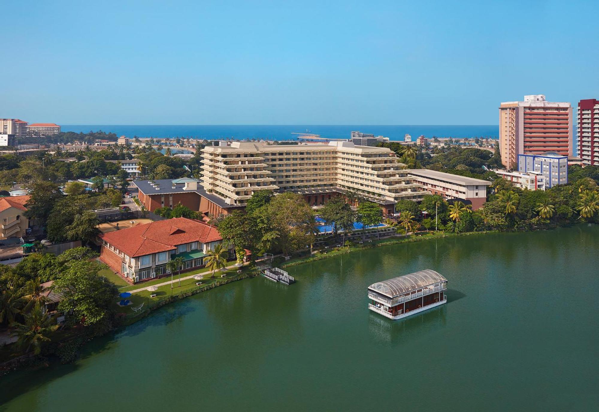 Cinnamon Lakeside Κολόμπο Εξωτερικό φωτογραφία Aerial view of the hotel