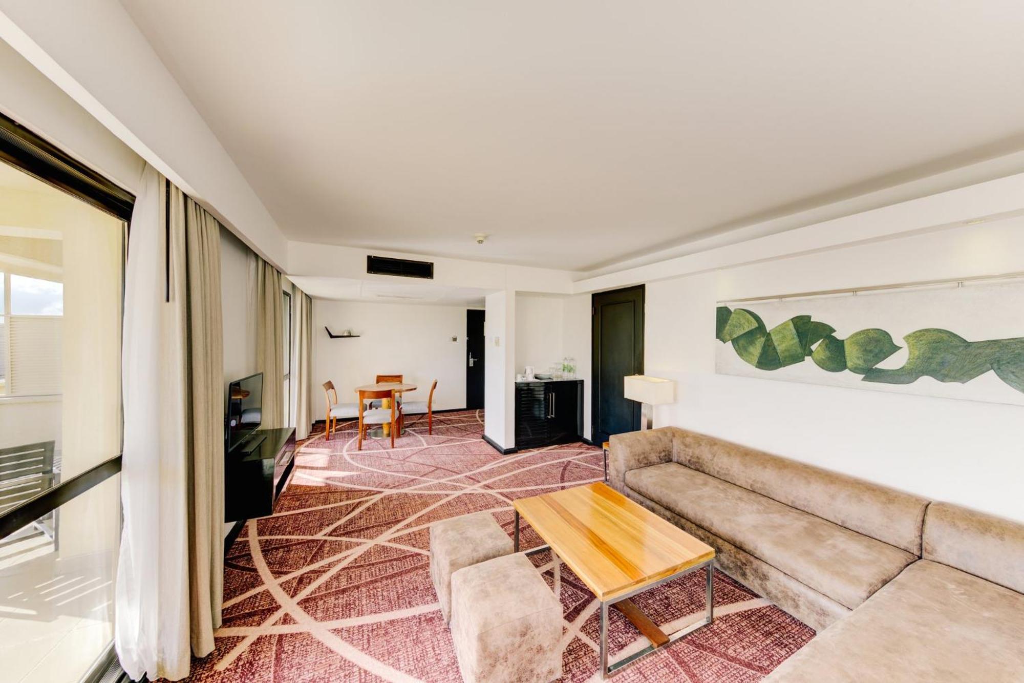 Cinnamon Lakeside Κολόμπο Εξωτερικό φωτογραφία A suite at the hotel