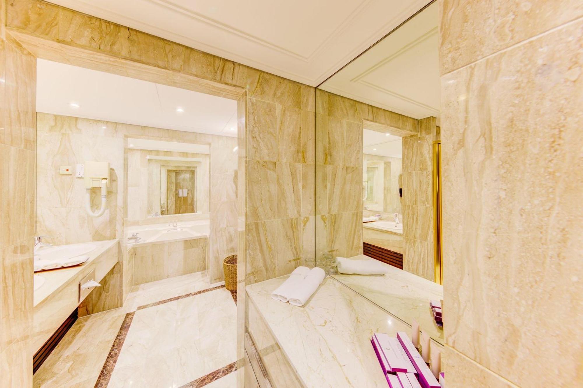 Cinnamon Lakeside Κολόμπο Εξωτερικό φωτογραφία Bathroom