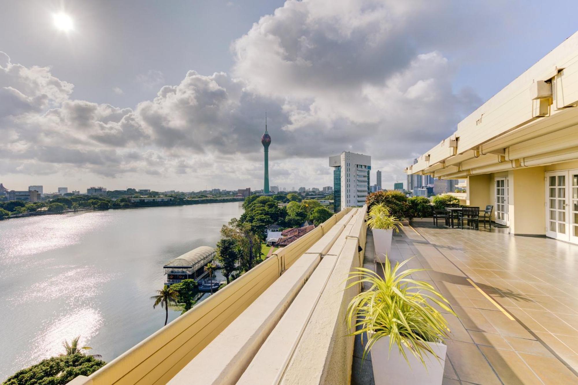 Cinnamon Lakeside Κολόμπο Εξωτερικό φωτογραφία View of the river from the hotel